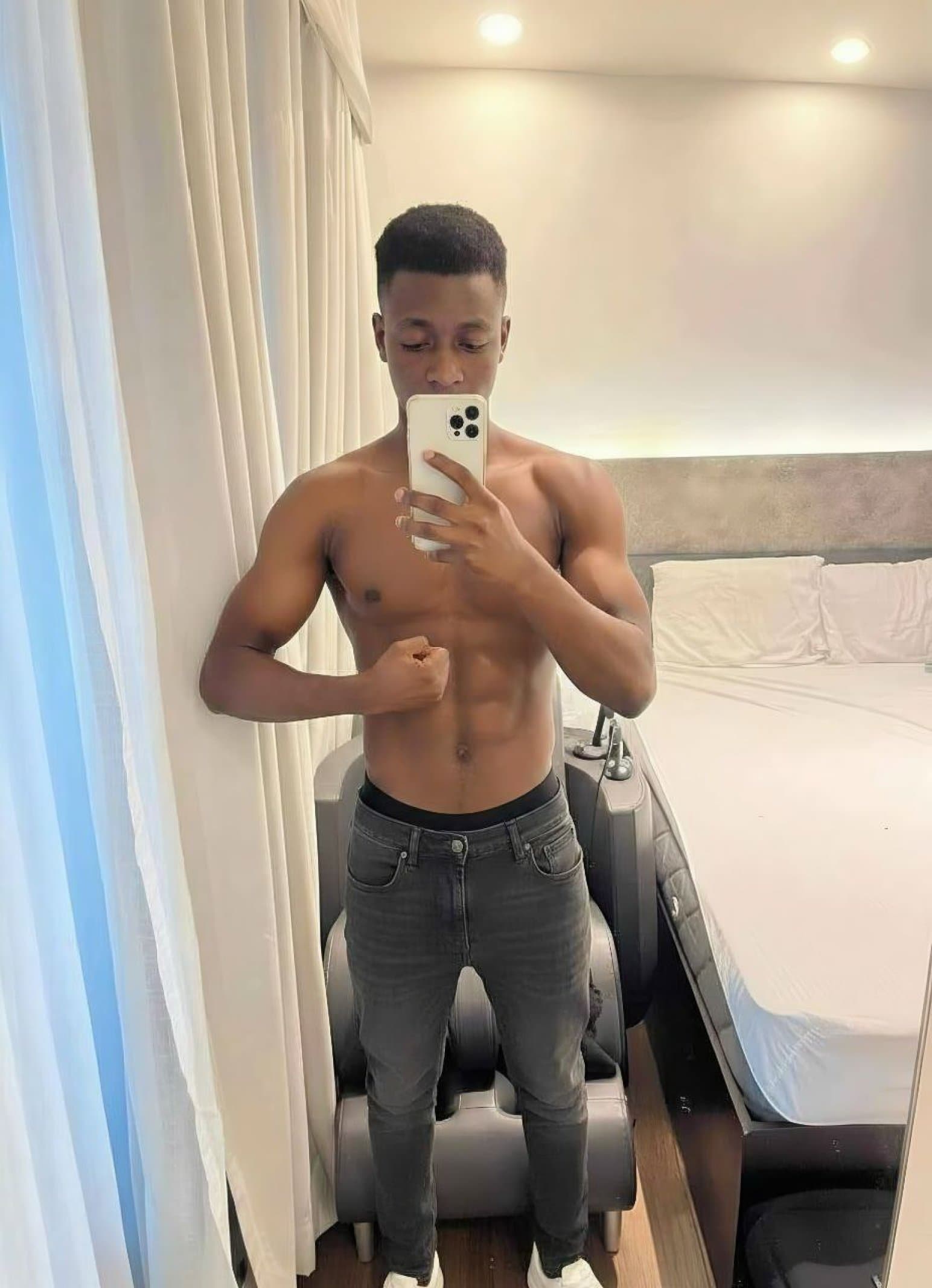 Viktor male escort in Bonifacio Global City - boyfriend-experience, full-service, overnight-stay photo 3 of 8