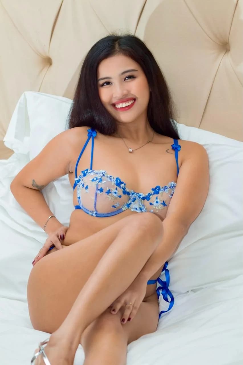 Elena Female escort in Makati